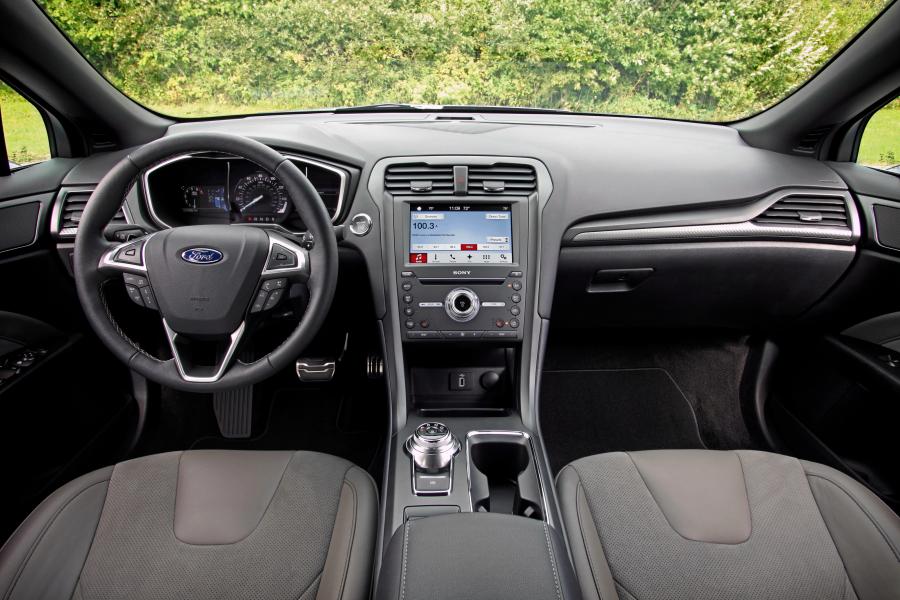 Торпедо Ford Fusion Sport 2016 года  (фото 6 из 30)